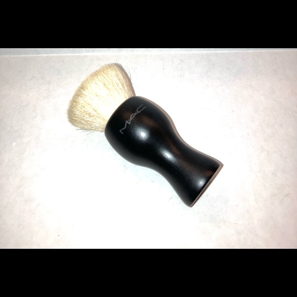 SOLD**Authentic MAC Cosmetics 180 Kabuki Brush - Picture 5 of 5